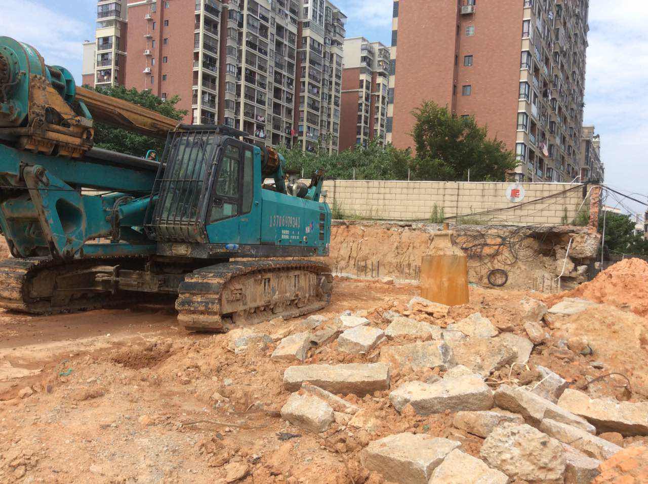 福建經(jīng)濟(jì)學(xué)校綜合實訓(xùn)樓項目圍護(hù)樁和塔吊基礎(chǔ)施工