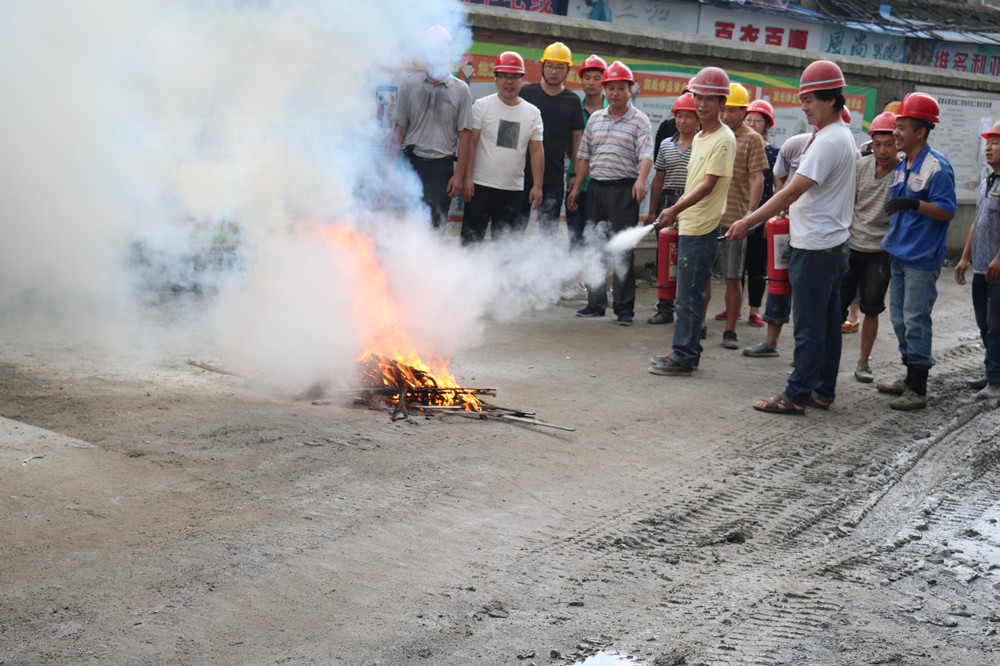 福建易順建筑工程有限公司“東升商城”工程2017年度《安全生產(chǎn)月》消防、救援應(yīng)急演練