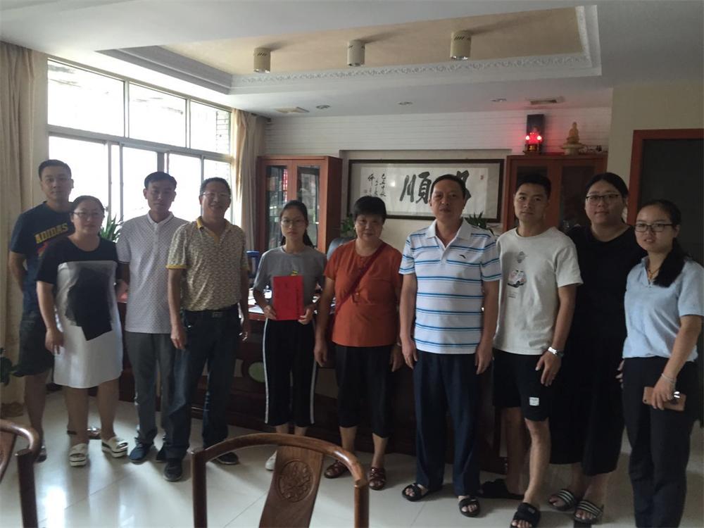 福建易順建筑工程有限公司2017年第一屆：“金秋助學(xué)，學(xué)子圓夢(mèng)，誠(chéng)信你我，感恩社會(huì)”