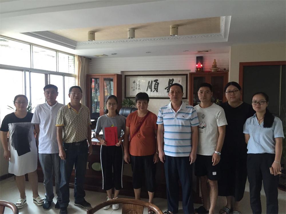 福建易順建筑工程有限公司2017年第一屆：“金秋助學(xué)，學(xué)子圓夢(mèng)，誠(chéng)信你我，感恩社會(huì)”