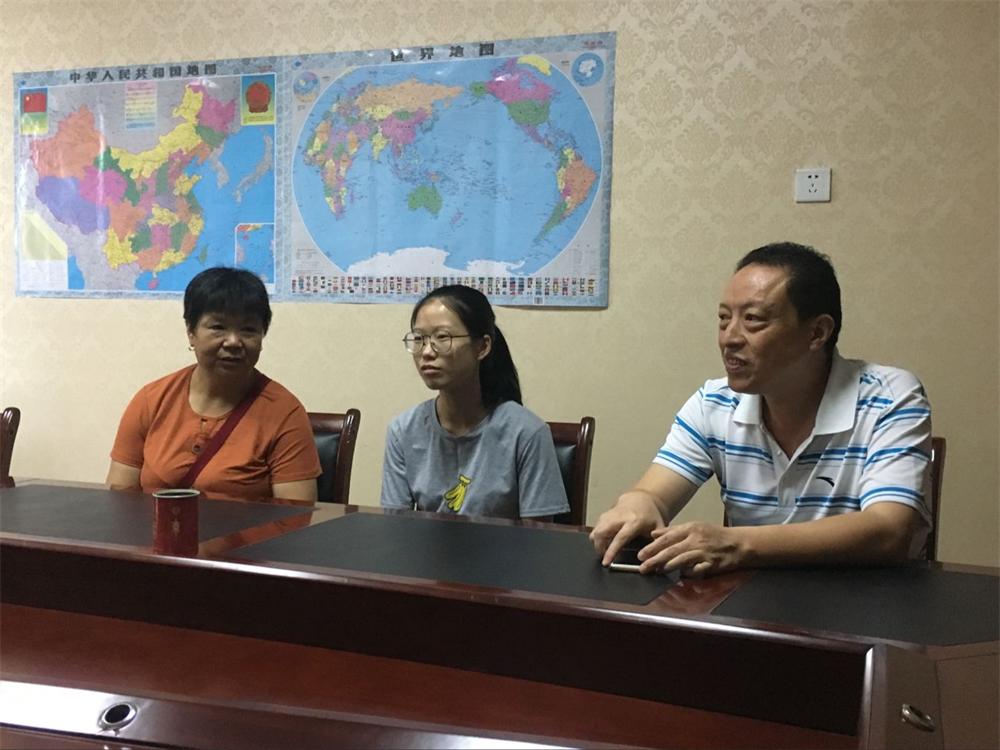 福建易順建筑工程有限公司2017年第一屆：“金秋助學(xué)，學(xué)子圓夢(mèng)，誠(chéng)信你我，感恩社會(huì)”