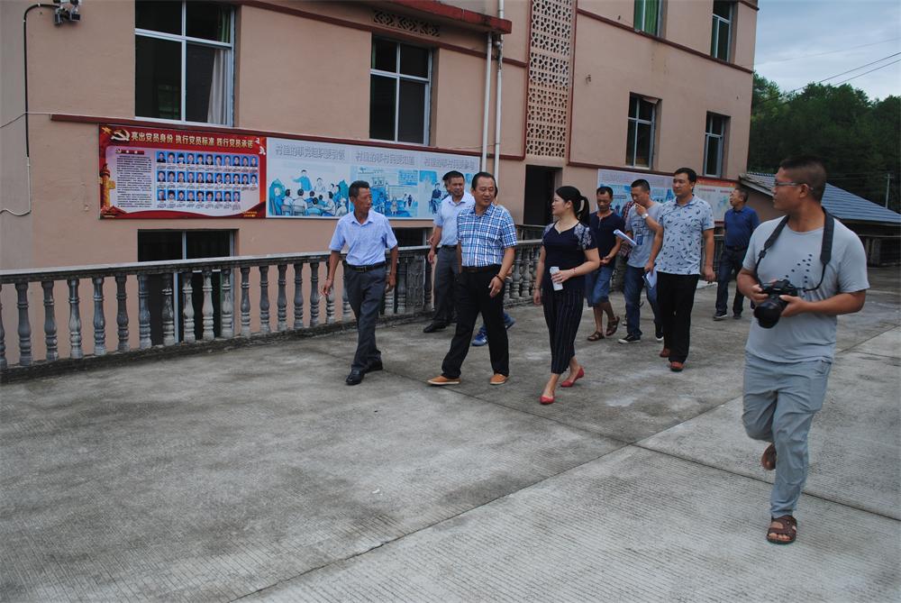 福建易順建筑工程有限公司“互動(dòng)聯(lián)動(dòng)、掛鉤幫扶”招沙甲村貧困戶捐贈(zèng)儀式