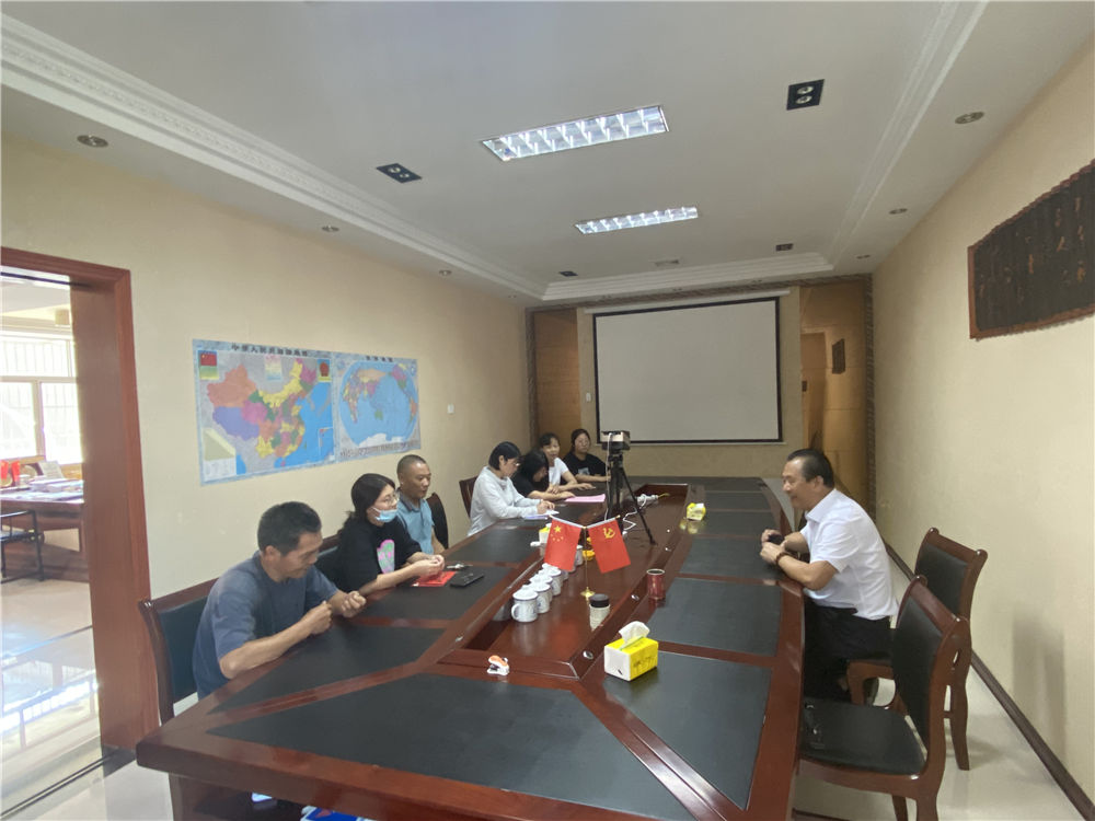 “關(guān)愛員工，情系學(xué)子”易順公司董事長為員工子女發(fā)放助學(xué)金