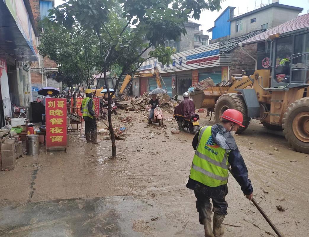 洪災(zāi)過(guò)后，加緊清淤