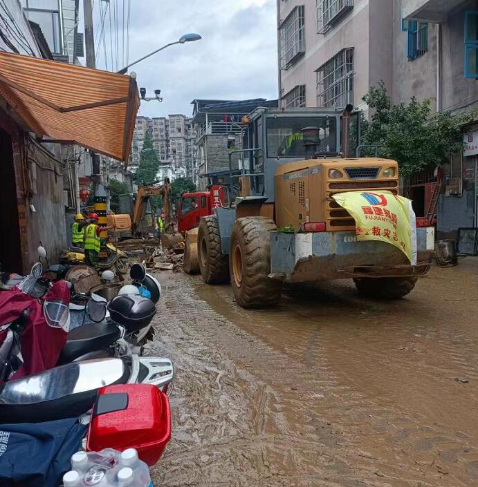 洪災(zāi)過(guò)后，加緊清淤