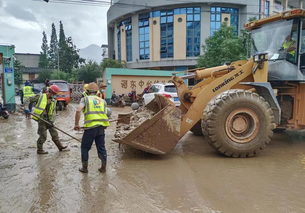 洪災(zāi)過(guò)后，加緊清淤
