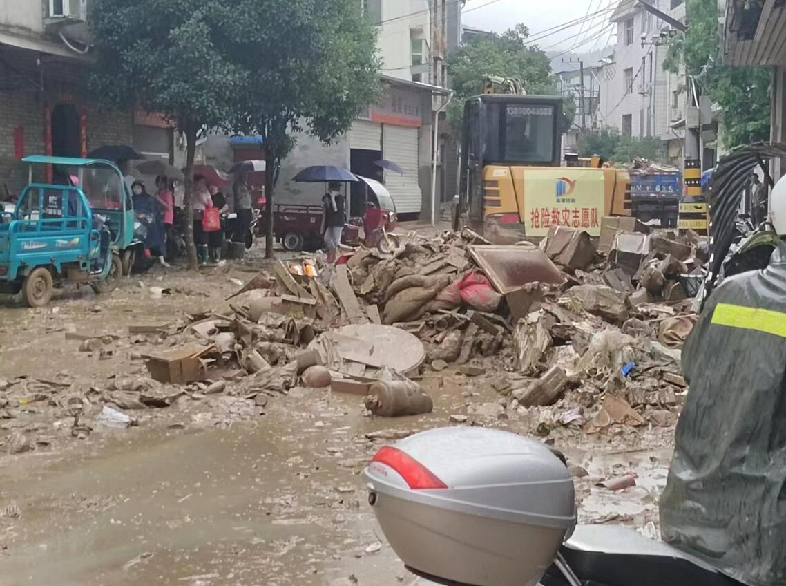 洪災(zāi)過(guò)后，加緊清淤