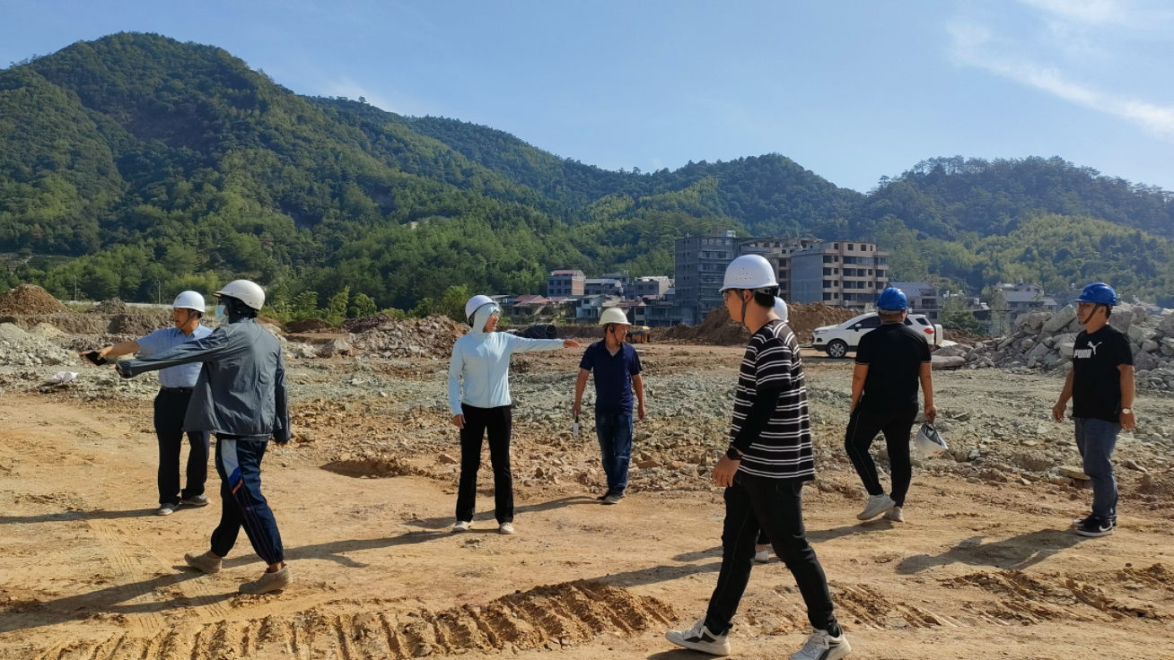 葉蕓書記和胡軍副縣長(zhǎng)到松溪縣標(biāo)準(zhǔn)化廠房項(xiàng)目視察施工現(xiàn)場(chǎng)進(jìn)度情況