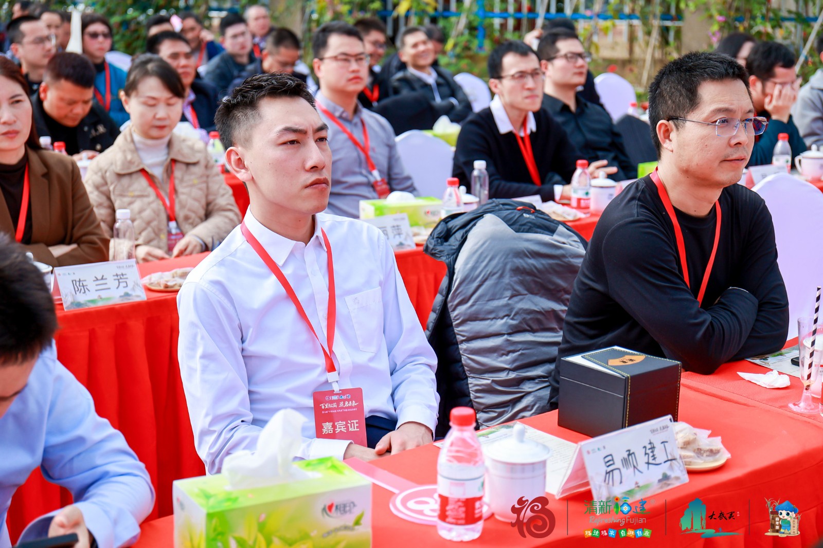 易順建工集團總經(jīng)理李晉恒以高價斬獲“糖王”桂冠，助力萬前村貧困村民