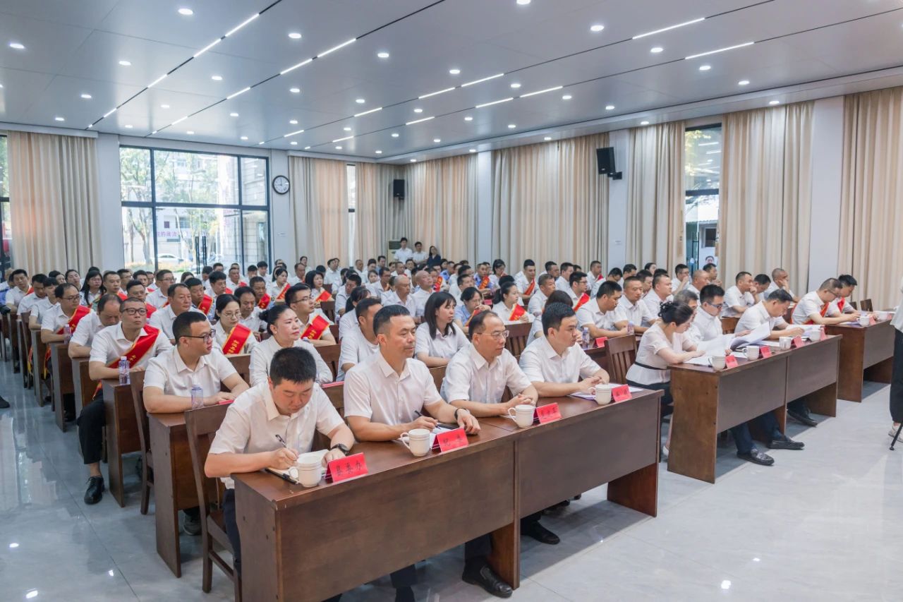 喜報(bào)！易順建工集團(tuán)與總經(jīng)理李晉恒雙雙榮獲松溪縣“6·9”極端暴雨洪澇災(zāi)害防御優(yōu)秀表彰。