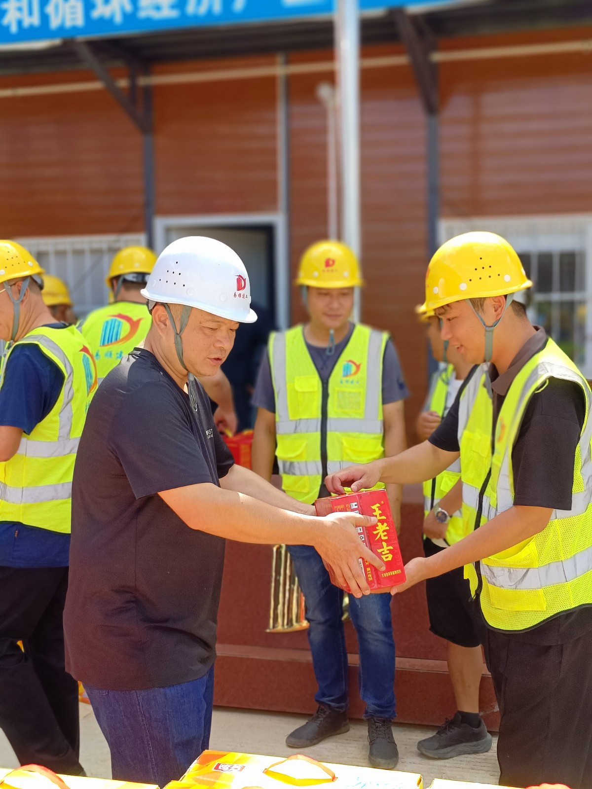 南平市住建局夏日送溫情，縷縷清涼潤心田