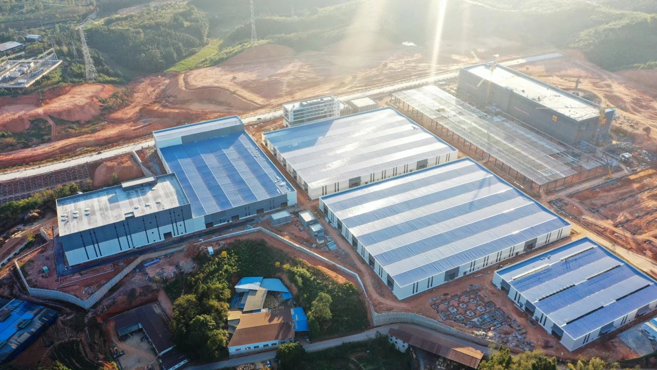 【爭優(yōu) 爭先 爭效】 縣長吳英杰親赴一線，助力三和循環(huán)經(jīng)濟產(chǎn)業(yè)園標準化廠房建設(shè)項目破難前行