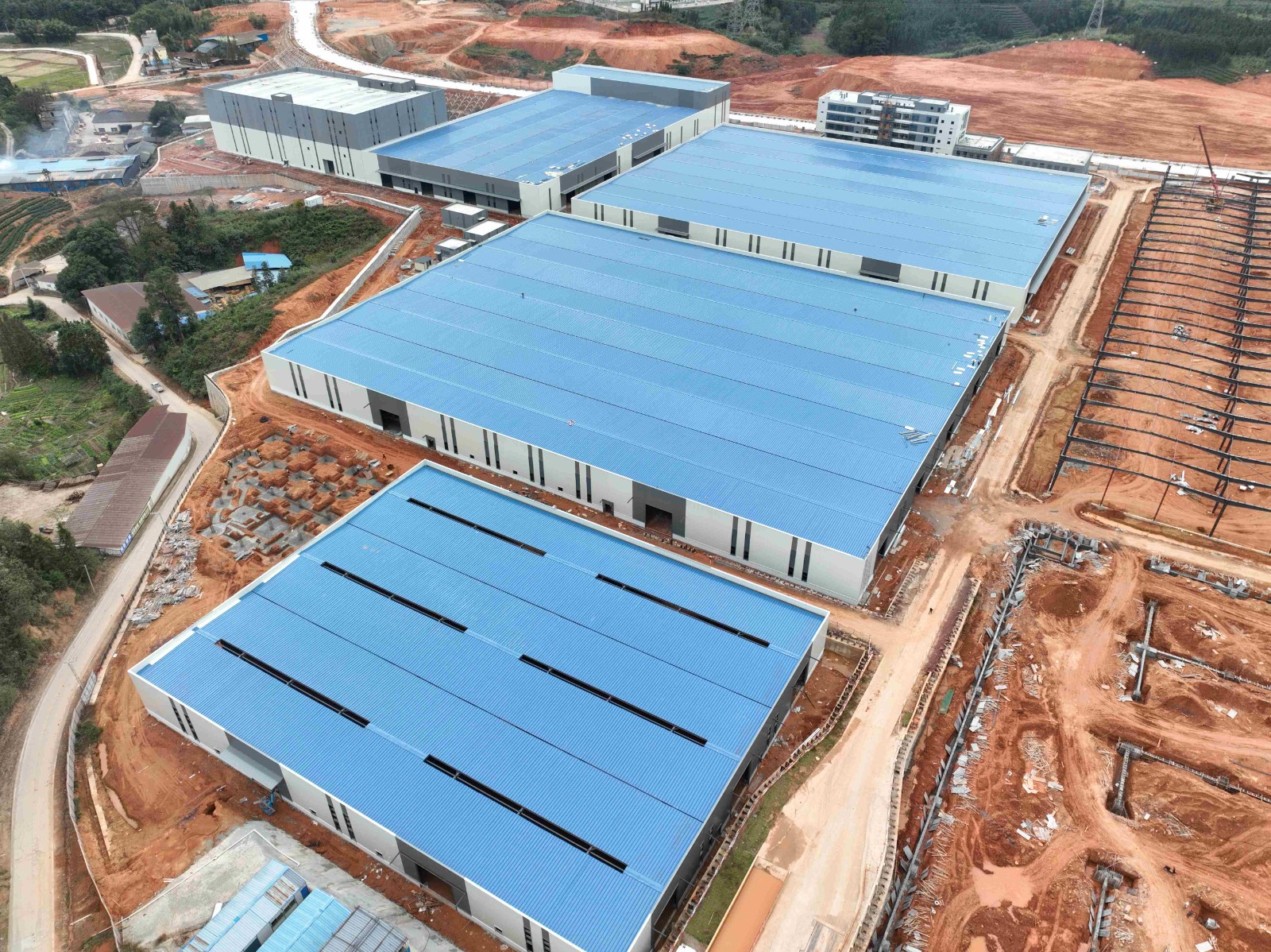 【爭優(yōu) 爭先 爭效】 縣長吳英杰親赴一線，助力三和循環(huán)經(jīng)濟產(chǎn)業(yè)園標準化廠房建設(shè)項目破難前行