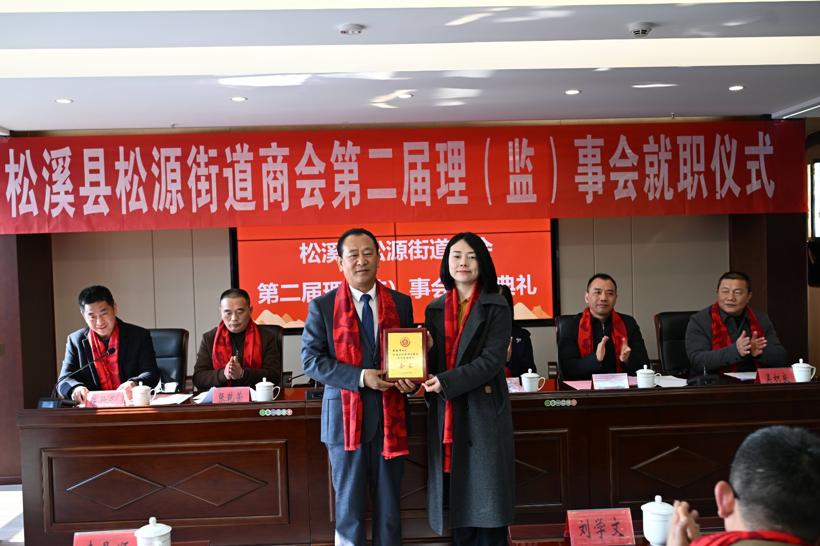 喜報(bào)！易順建工集團(tuán)有限公司李易順董事長連任松源街道商會(huì)第二屆會(huì)長