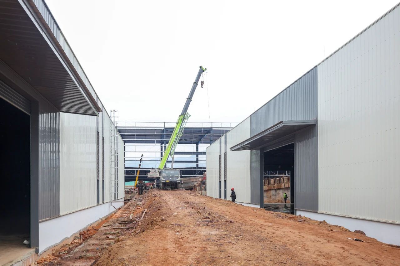 松溪縣三和循環(huán)經(jīng)濟(jì)產(chǎn)業(yè)園標(biāo)準(zhǔn)化廠房和基礎(chǔ)設(shè)施提升項(xiàng)目建設(shè)“分秒必爭(zhēng)”