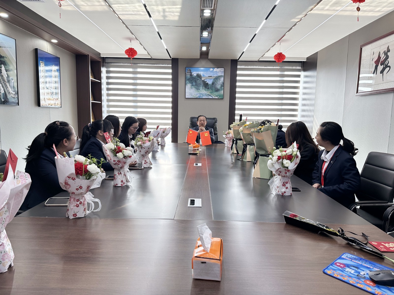 “同心協(xié)力 乘風破浪 巾幗力量，再創(chuàng)輝煌”易順建工集團舉行婦女節(jié)慶祝大會