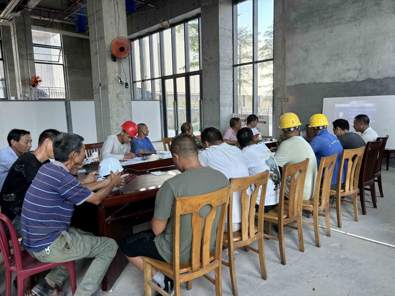 強(qiáng)化工傷預(yù)防培訓(xùn)，織密安全防護(hù)網(wǎng)