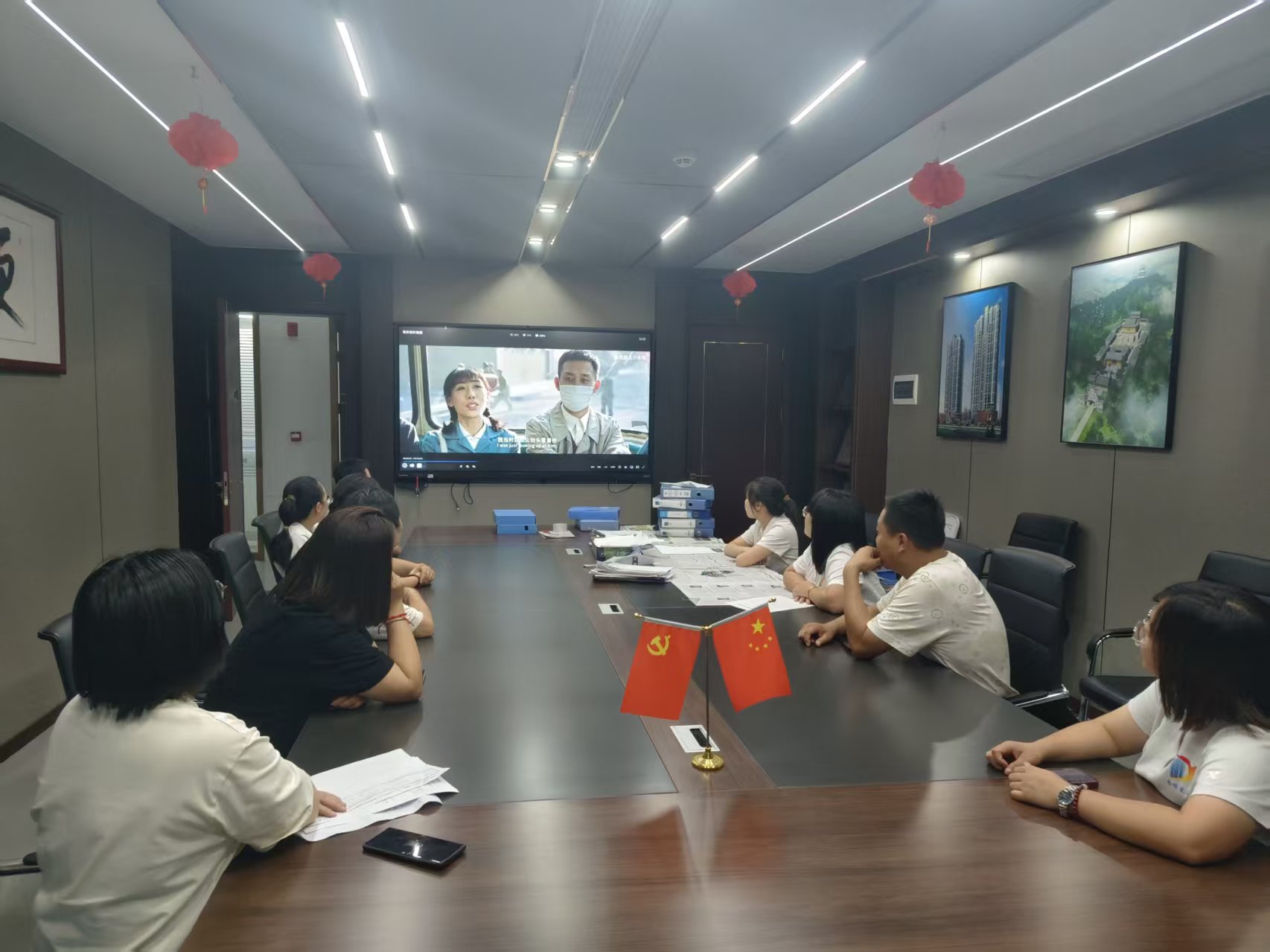 賡續(xù)紅色血脈，凝聚奮進(jìn)力量 —— 易順建工集團(tuán)黨支部國(guó)慶觀影《我和我的祖國(guó)》