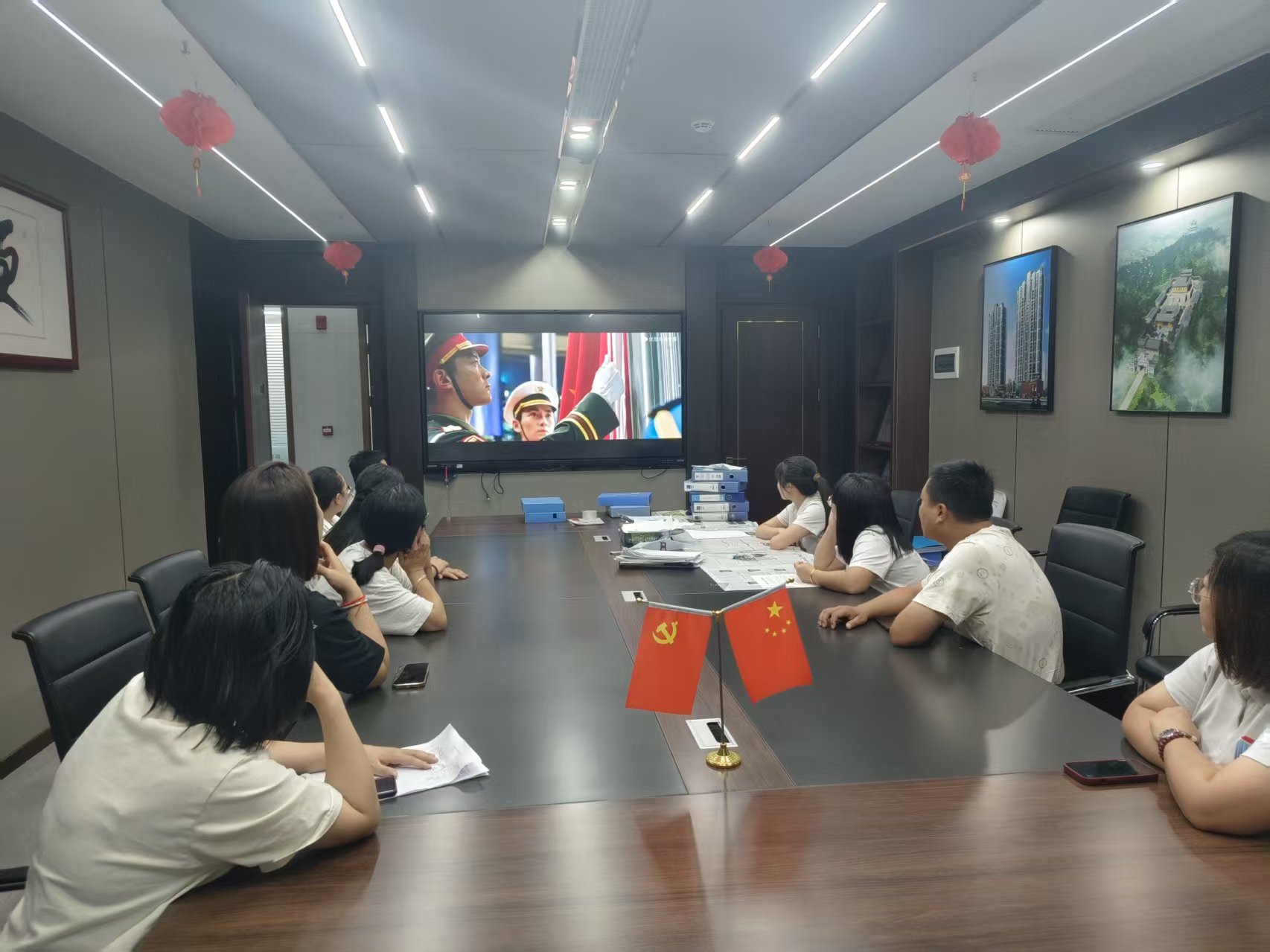 賡續(xù)紅色血脈，凝聚奮進(jìn)力量 —— 易順建工集團(tuán)黨支部國(guó)慶觀影《我和我的祖國(guó)》